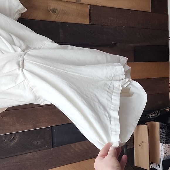 Urban outfitters white linen/cotton romper. Size 12 - Picture 3 of 9